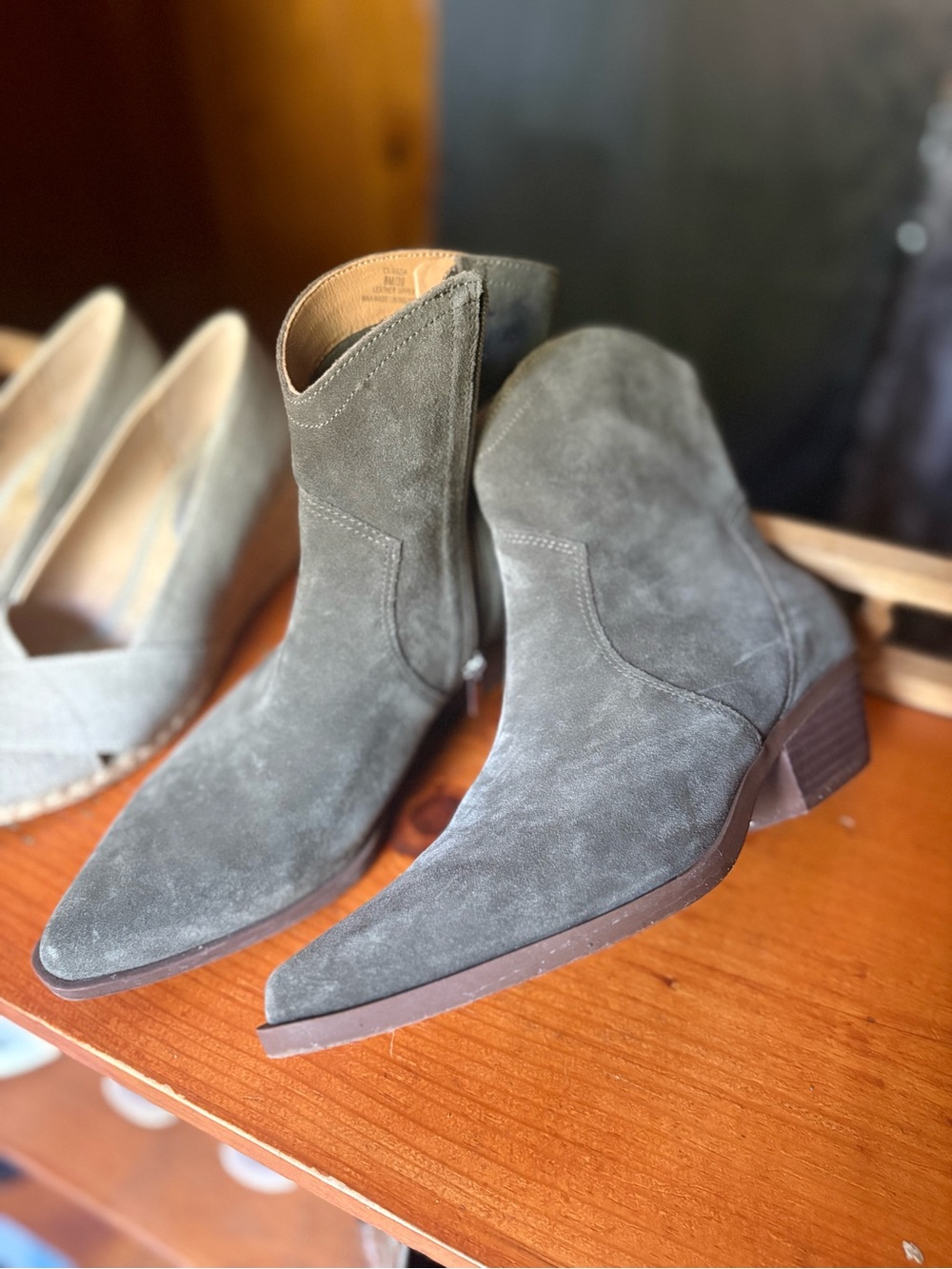 Crown vintage Women's Suede Ankle Boots booties in camel